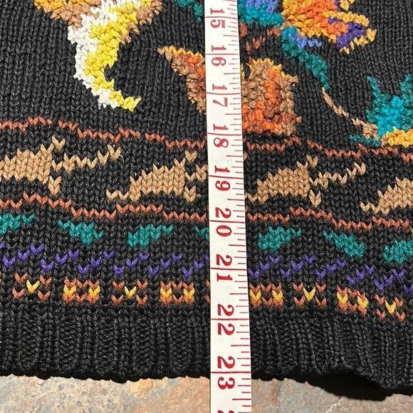 Reference Point Medium Knit Grandma Sweater Asian Flowers - Picture 6 of 7